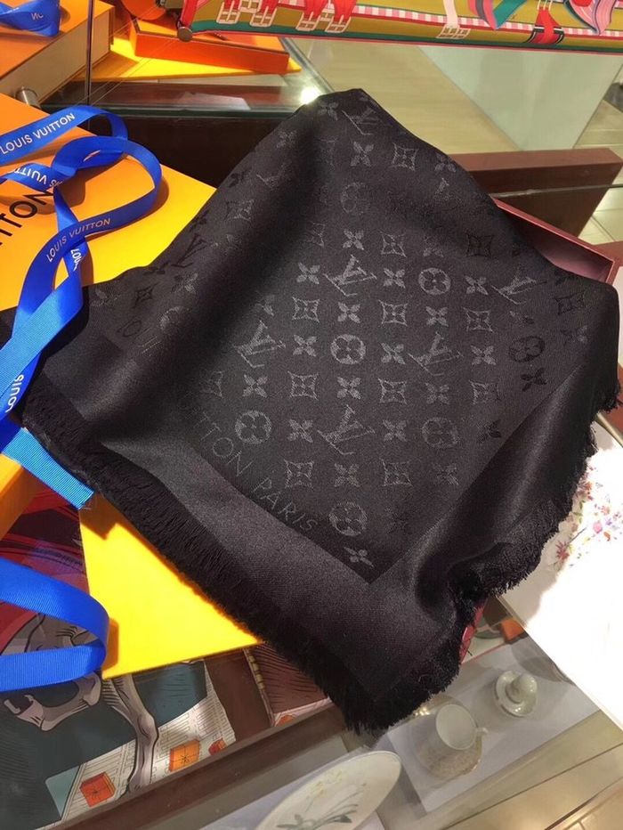 Louis Vuitton Scarf LV00109